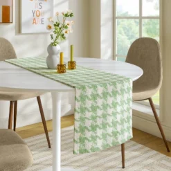 Houndstooth Table Runner Green - Room Essentialsā¢