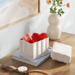 Scalloped Lidded Box White - Room Essentialsā¢