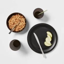 20pc Plastic Dinnerware Set - Room Essentialsā¢